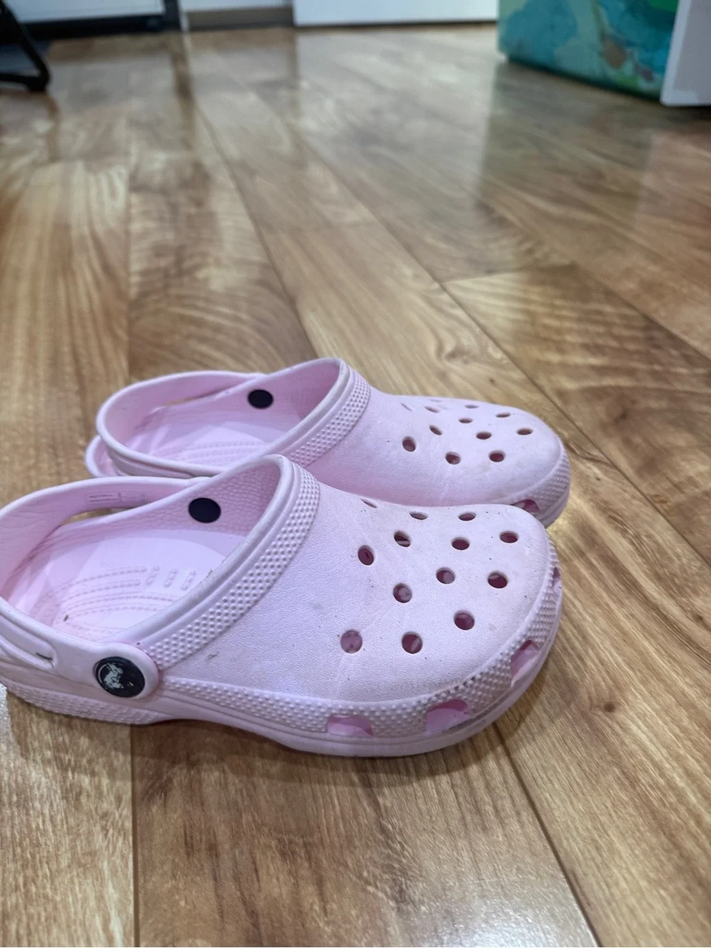 CROCS classic Kids Lightweight Clog in Light Pink